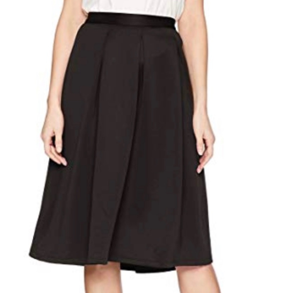 Black Pleated Midi Skirt / Small